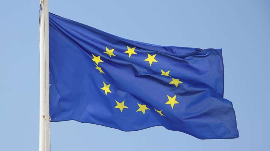 Bandiera Europea Germania ed Europa crypto Bitcoin regolamentazione